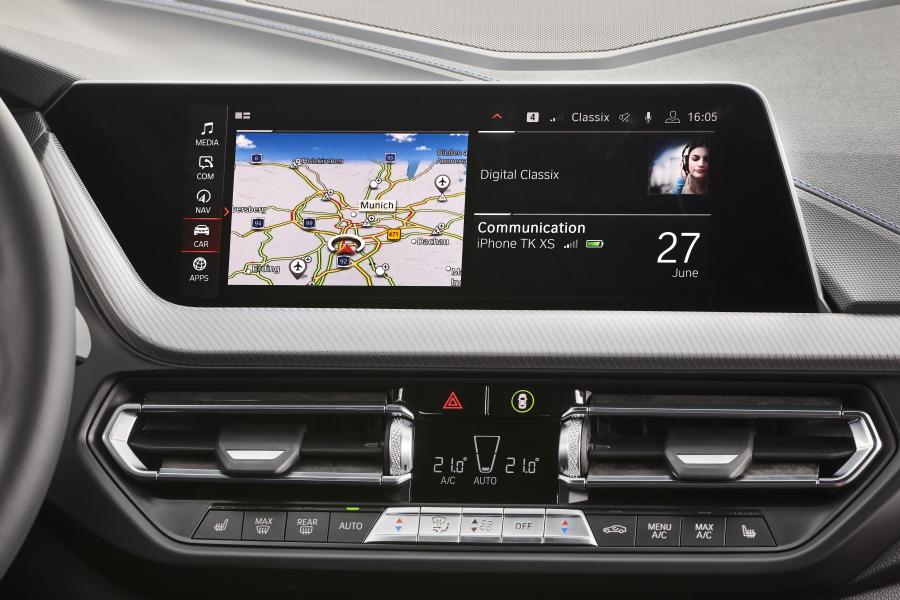 Детали интерьера BMW M135i xDrive (F40) 2019 года  (WW) (фото 166 из 189)
